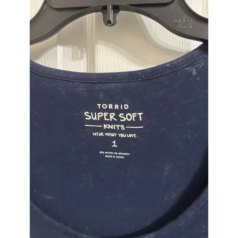 Torrid Super Soft Knit Navy Tie Front Graphic Top 'Love Is Everywhere' Plus 1 - Picture 2 of 3